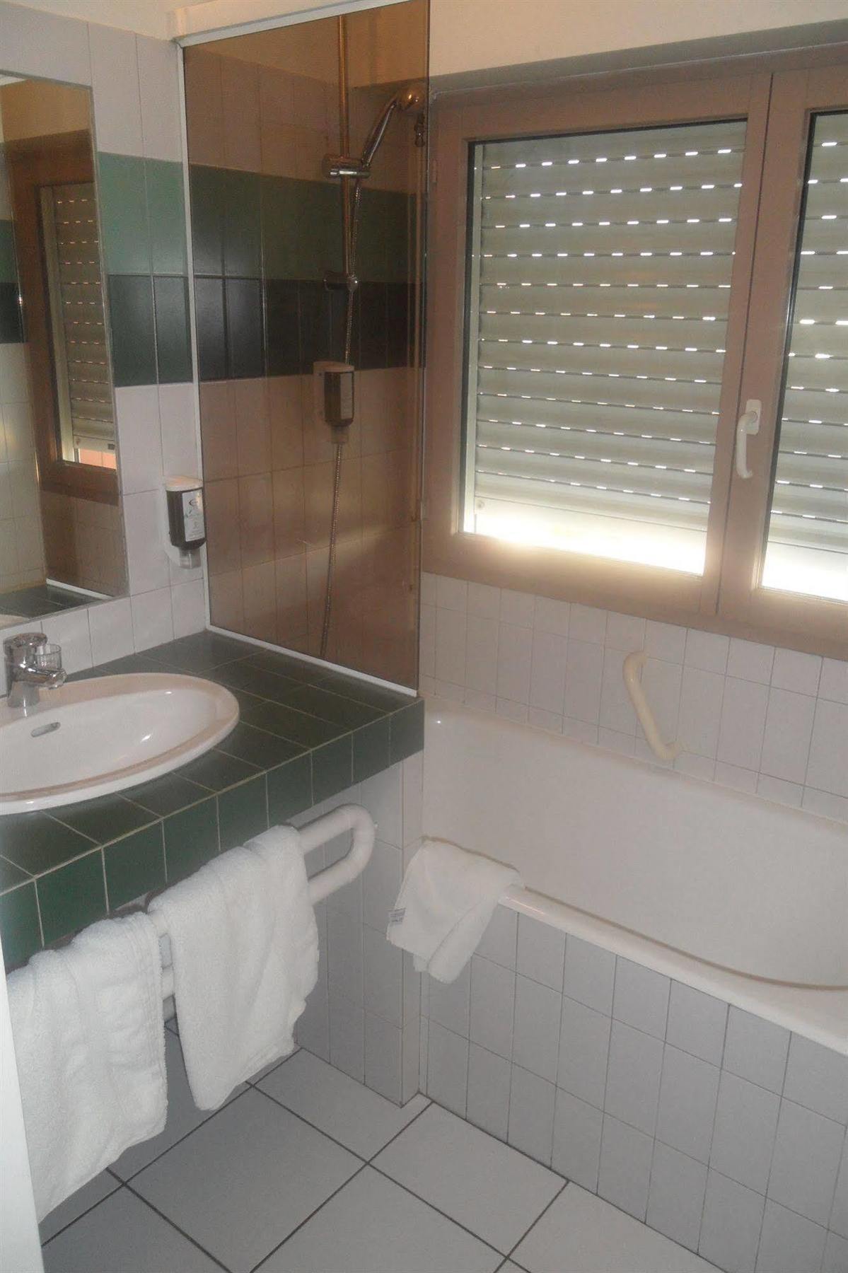 Abor Hotel, Mont De Marsan Saint-Pierre-du-Mont  Экстерьер фото